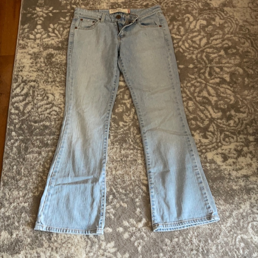 Levi 518 jeans.